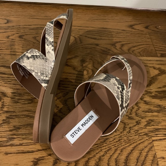 Steve Madden Athens Strappy Flat Sandal Natural Snake Faux Leather - Picture 3 of 5